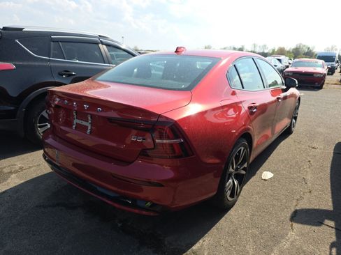 Used 2023 Volvo S60 B5 Core image 6