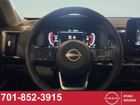 New 2025 Nissan Pathfinder Platinum image 17