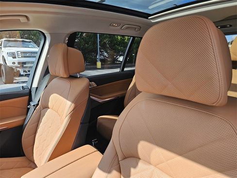 Used 2025 BMW X7 xDrive40i image 17