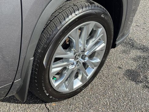 Used 2025 Toyota Highlander Limited image 28