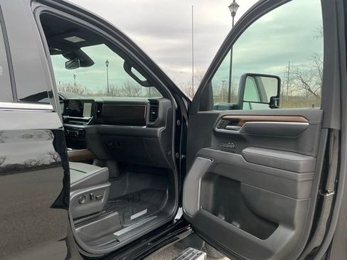Used 2025 Chevrolet Silverado 1500 High Country w/ High Country Premium Package image 18