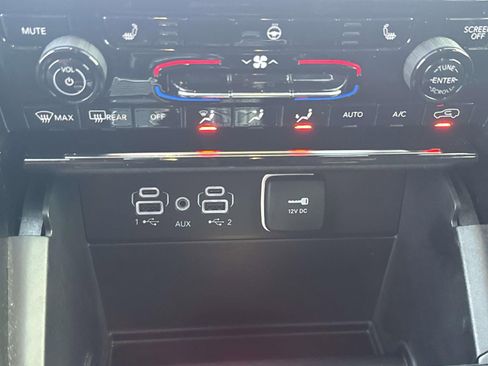 Used 2023 Jeep Grand Cherokee Limited w/ Black Appearance Package image 17