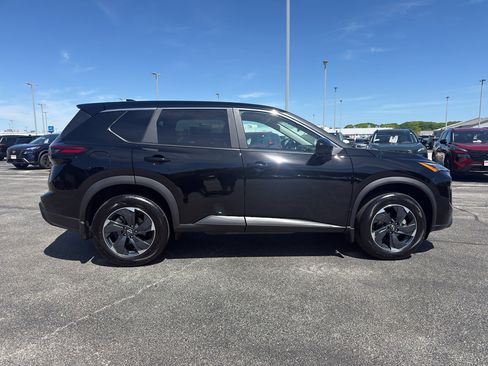 Certified 2026 Nissan Rogue SV AWD/4WD image 4