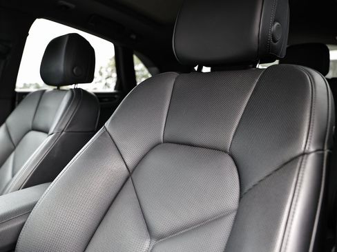 Certified 2024 Porsche Macan image 20