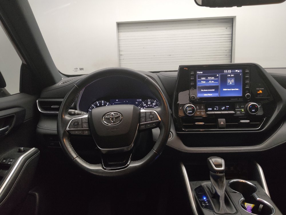 Used 2021 Toyota Highlander XSE FWD image 22