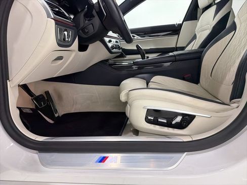 Used 2022 BMW 750i xDrive w/ Luxury Rear Seating Package AWD/4WD image 14