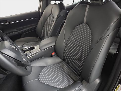 Used 2024 Toyota Camry SE image 17