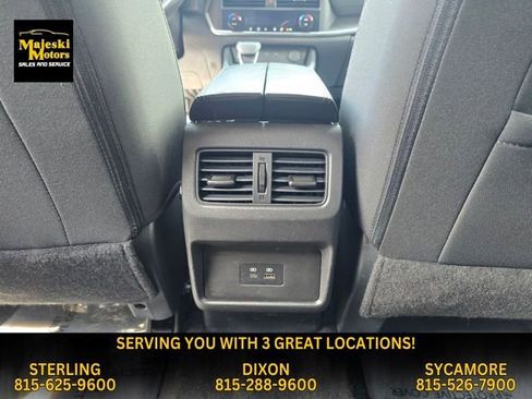 Used 2023 Nissan Rogue SV image 24