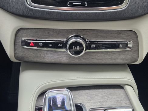 Used 2023 Volvo XC90 T8 Ultimate w/ Lounge Package image 29