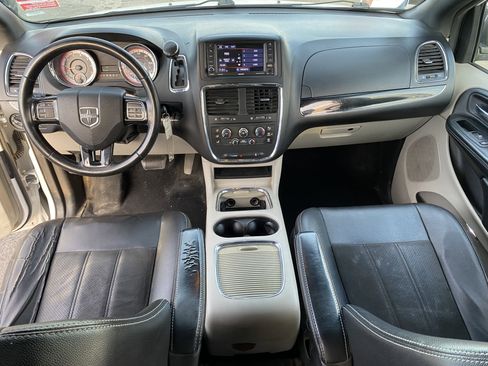 Used 2019 Dodge Grand Caravan SXT image 22