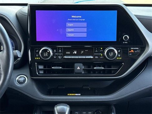 Used 2023 Toyota Highlander Limited image 17