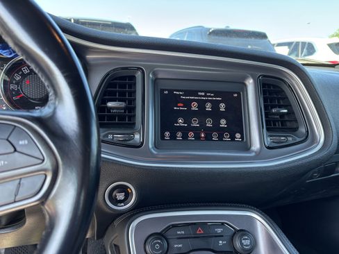 Used 2020 Dodge Challenger SXT RWD image 30