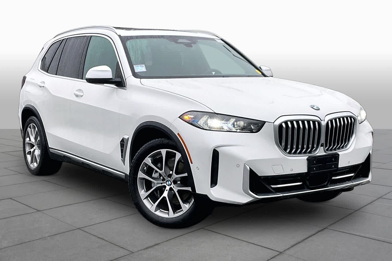 Used 2024 BMW X5 xDrive40i w/ Premium Package AWD/4WD image 2