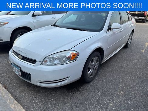 Used 2010 Chevrolet Impala LS FWD image 3
