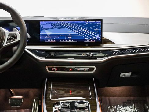 Certified 2025 BMW X7 M60i image 14