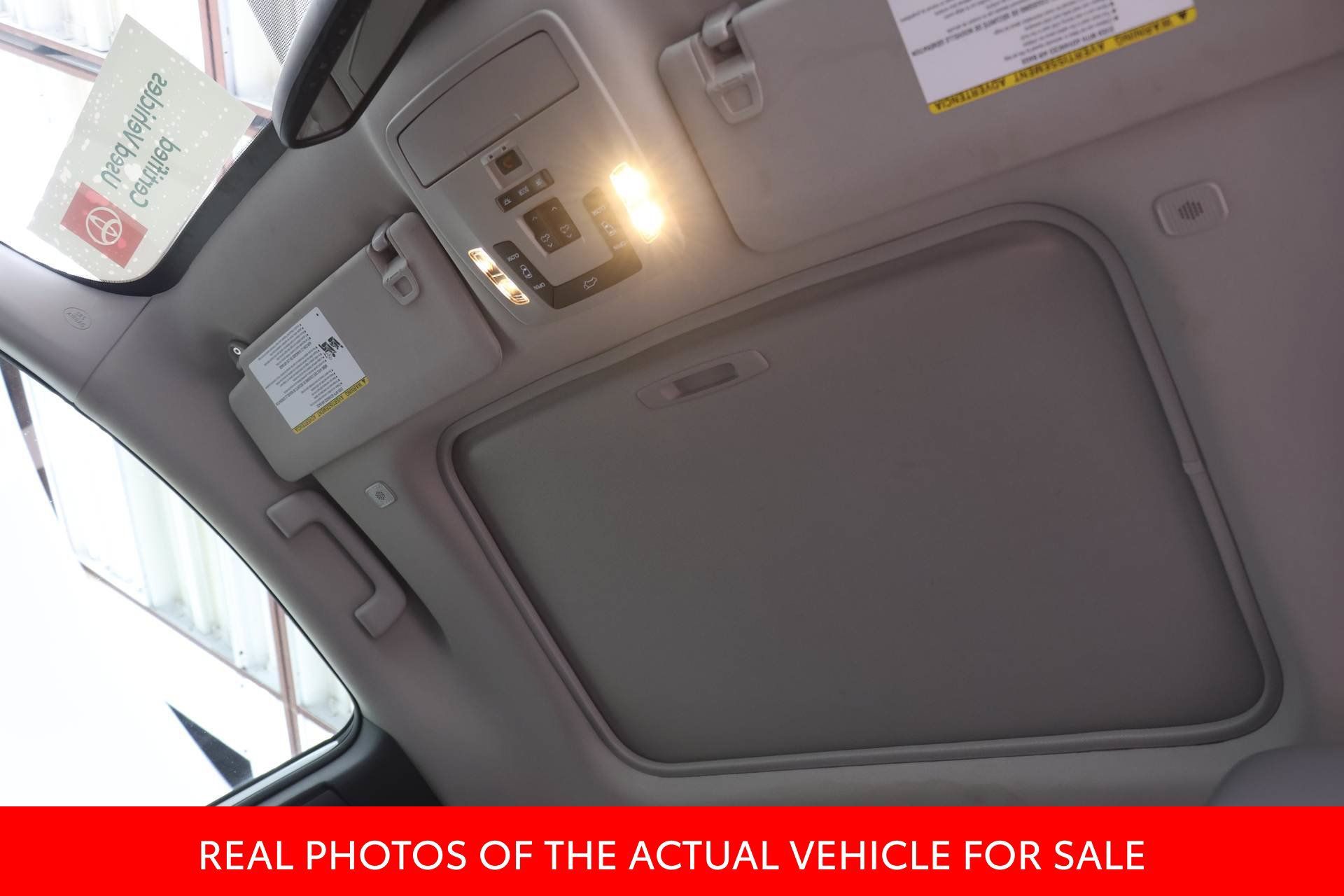 Used 2025 Toyota Sienna XLE FWD image 16