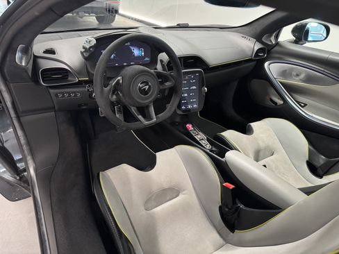 Used 2023 McLaren Artura RWD image 8