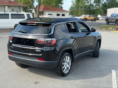 Used 2024 Jeep Compass Latitude AWD/4WD image 7