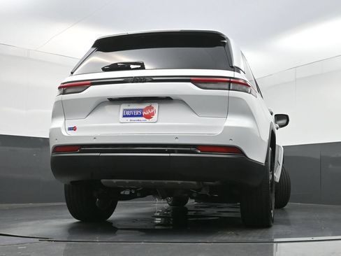 Used 2023 Jeep Grand Cherokee Altitude RWD image 31