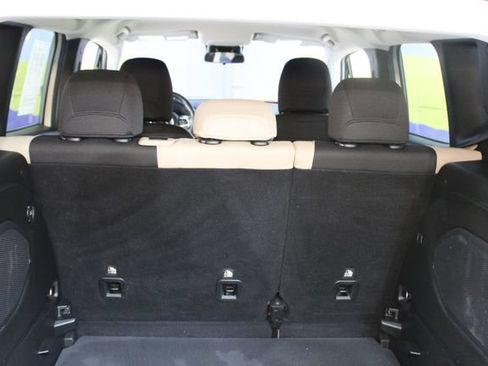 Used 2015 Jeep Renegade Latitude FWD image 15