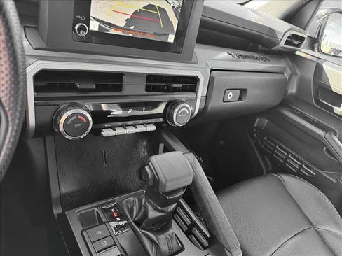 Used 2024 Toyota Tacoma SR5 AWD/4WD image 13
