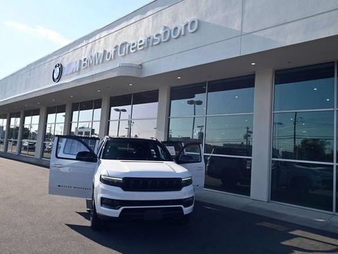 Used 2023 Jeep Grand Wagoneer Series II AWD/4WD image 32