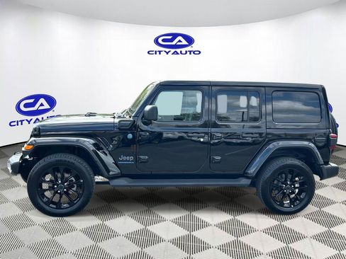 Used 2025 Jeep Wrangler Sahara image 7