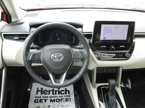 Used 2023 Toyota Corolla Cross XLE w/ Convenience Package AWD/4WD image 12