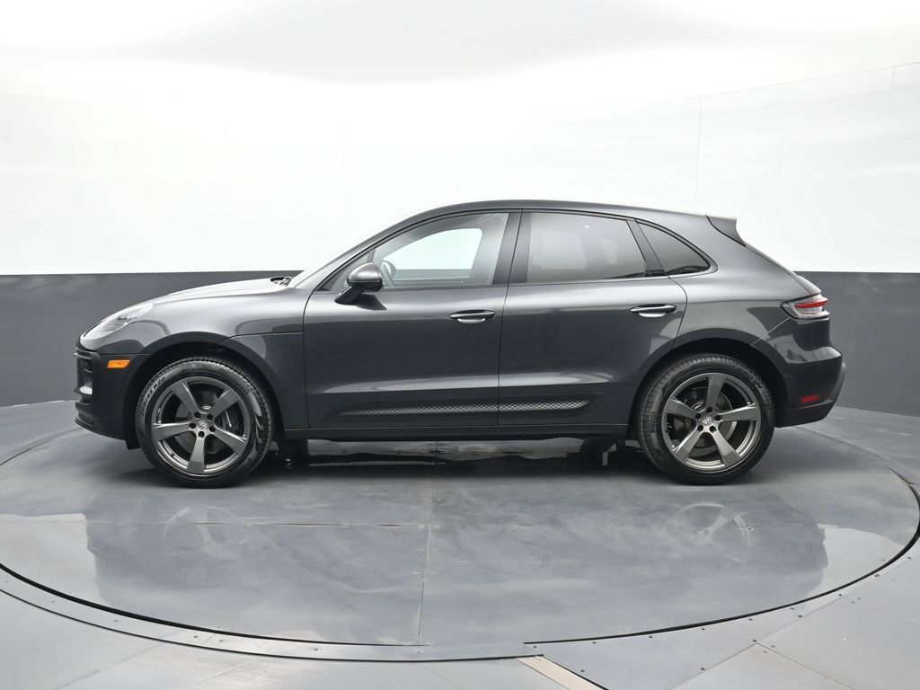 Certified 2025 Porsche Macan AWD/4WD image 2