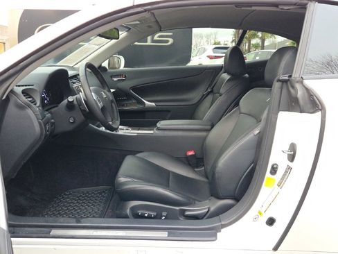 Used 2014 Lexus IS 250C image 4