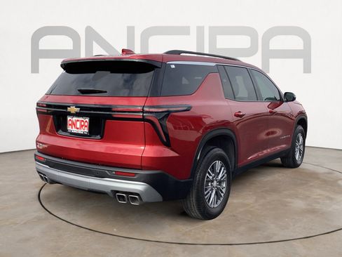 Used 2025 Chevrolet Traverse LT FWD image 14