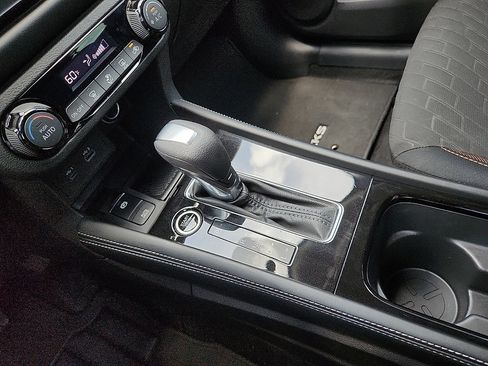 Used 2024 Nissan Kicks SR image 12