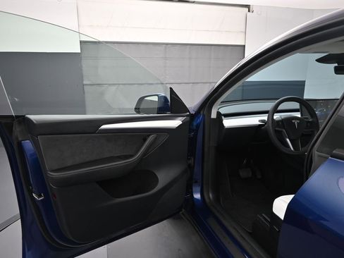 Used 2024 Tesla Model Y Long Range image 7
