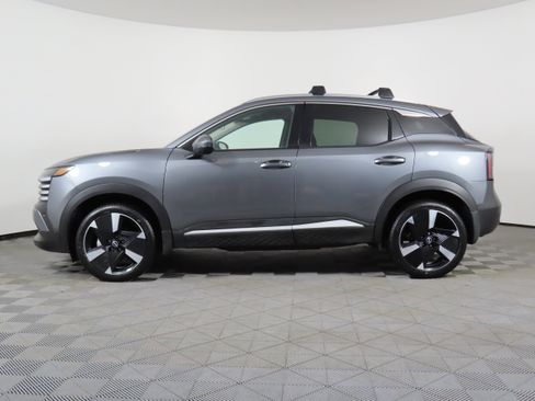 Certified 2025 Nissan Kicks SR image 37