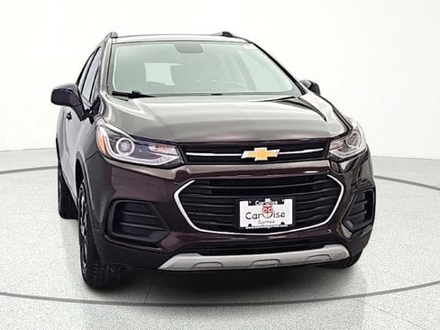Used 2021 Chevrolet Trax LT image 2