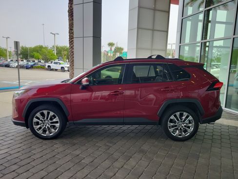 Used 2023 Toyota RAV4 XLE Premium image 3