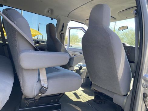 Used 2009 Ford E-350 and Econoline 350 XLT image 30
