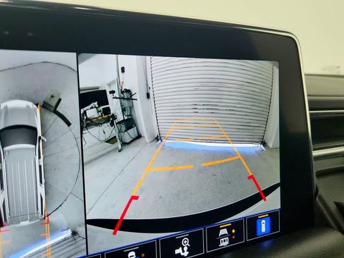 Used 2022 Chevrolet Tahoe LT w/ Luxury Package image 21