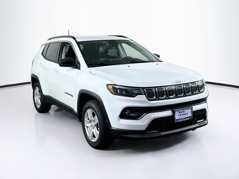 Used 2022 Jeep Compass Latitude w/ Convenience Group AWD/4WD image 3