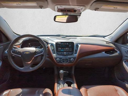 Used 2018 Chevrolet Malibu LT w/ Leather Package FWD image 18