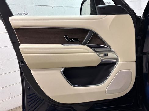 Used 2023 Land Rover Range Rover SE image 25