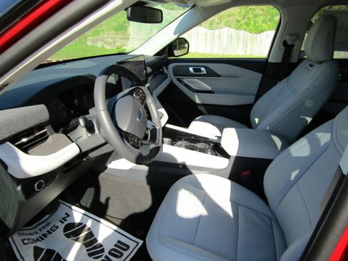 New 2026 Ford Explorer Platinum AWD/4WD image 11