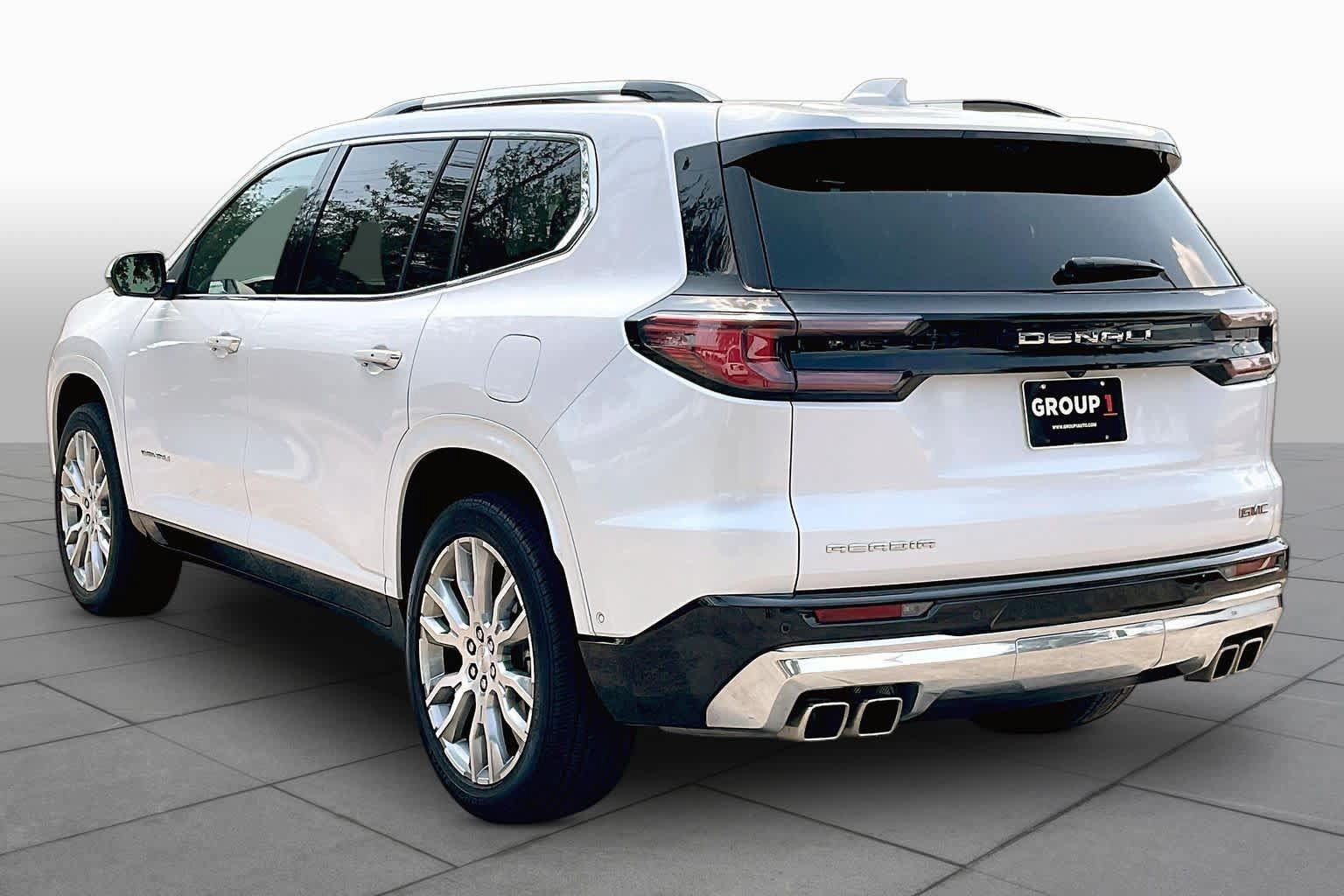 Used 2025 GMC Acadia Denali w/ Super Cruise Package FWD image 12