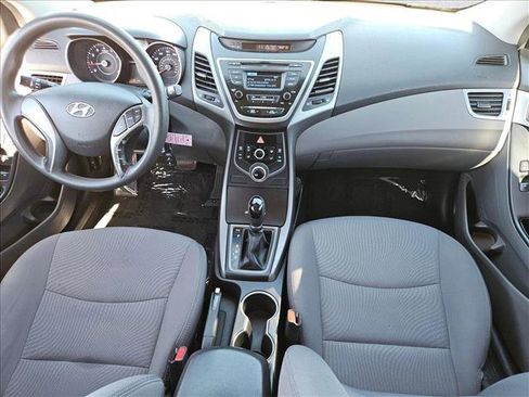 Used 2014 Hyundai Elantra SE image 15