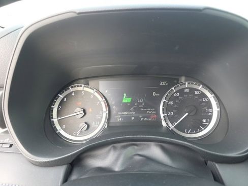 Used 2024 Toyota Highlander LE image 19