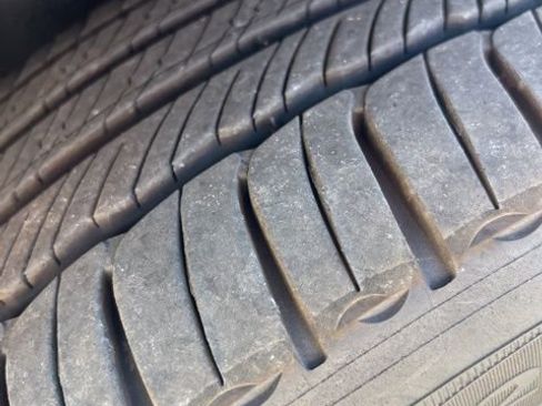 Used 2025 Volvo XC40 B5 Core image 33