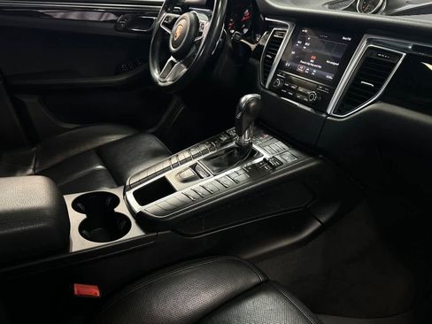 Used 2018 Porsche Macan image 16