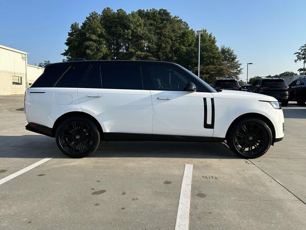 Used 2024 Land Rover Range Rover Long Wheelbase SE AWD/4WD image 2