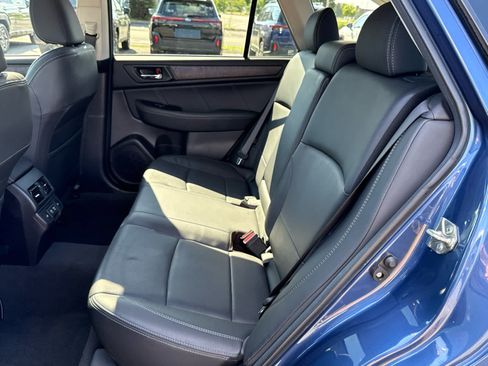 Used 2019 Subaru Outback 2.5i Limited AWD/4WD image 11
