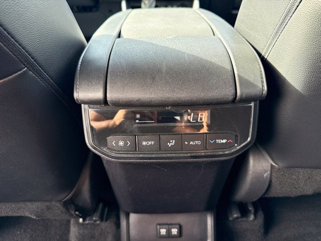 Used 2021 Toyota Highlander XLE AWD/4WD image 21